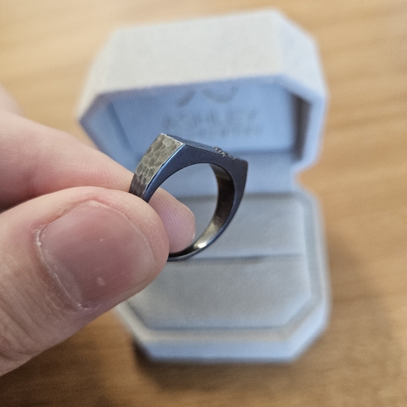 Sterling Silver Hammered Ring with Blue Saphires - Size 8 - Picture 5 of 5